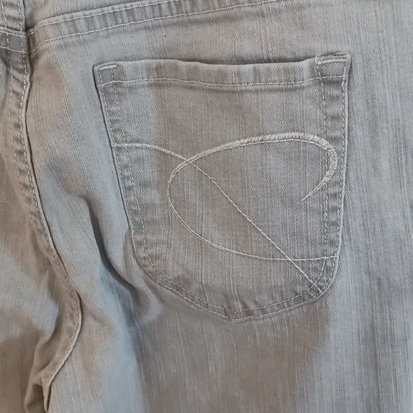 Chico's Platinum Faded Gray Jeans Size 6 - Picture 3 of 7